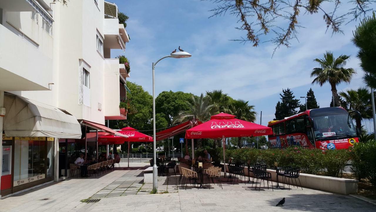 Apartments West Coast Split Exterior photo
